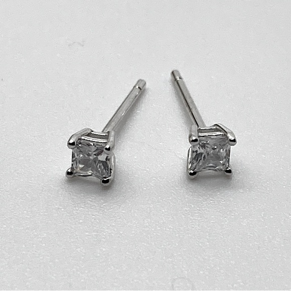 Vtg Sterling Silver Round Cz Stone - Square Shape Setting Stud Earrings 3mm - Picture 1 of 6